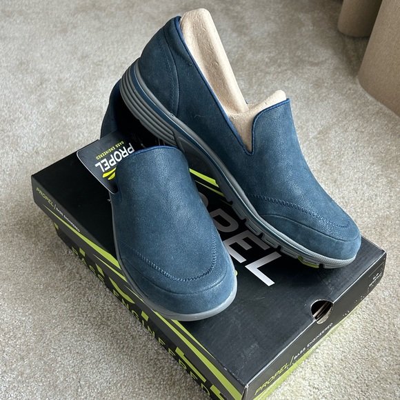 Bass-Propel Walker, Size 10, New in Box - Picture 2 of 2